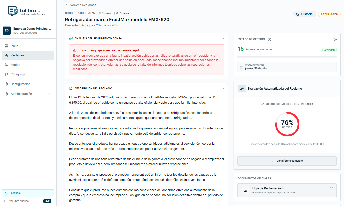 Pantalla de gestión de reclamo con Informe de Riesgo Regulatorio mostrando 68% ALTO